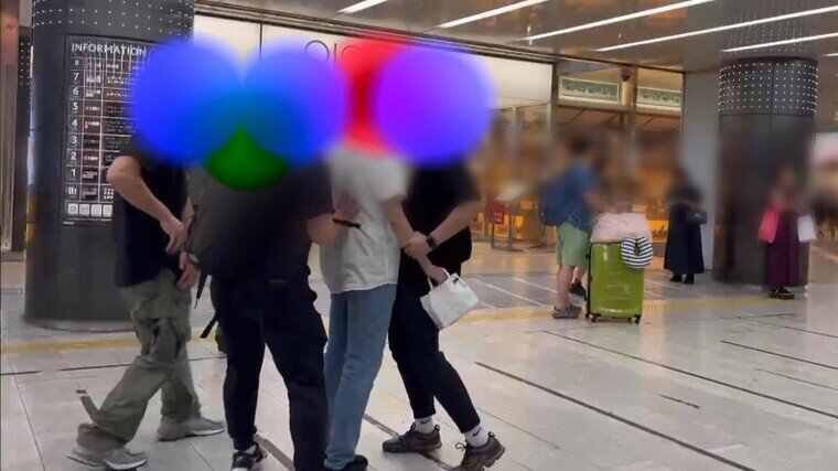 小学生 私服ミニスカ 街撮り スカートの中撮ろうとしてたな？」女性に忍び寄る盗撮犯の腕をつかんだのは...ミナミの特別警察隊『ＣＭＰ』 街に溶け込み２４時間体制で警戒 | 特集 |  MBSニュース