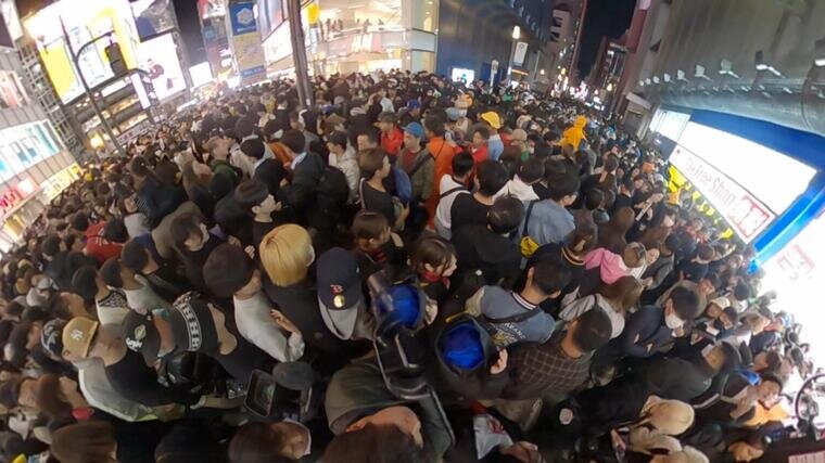 大混雑】フェンス損壊、道の真ん中で酒販売、痴漢や盗撮訴えも