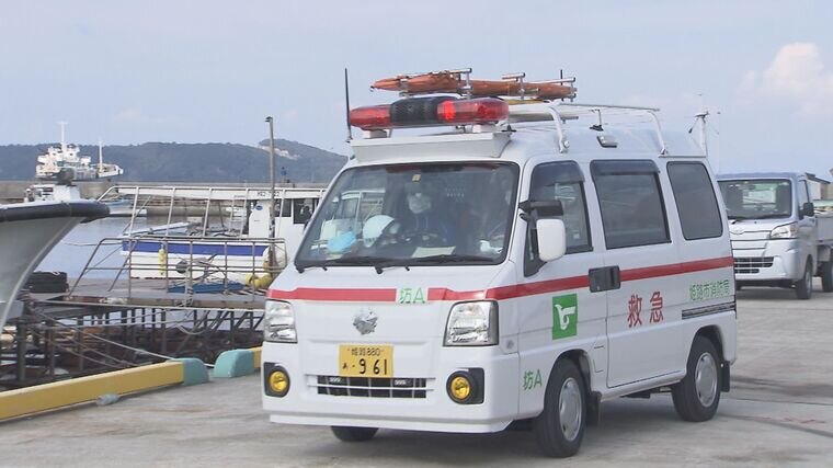 小さな島で大きな役割『軽救急車』さらに”地獄坂”は人力で搬送島民