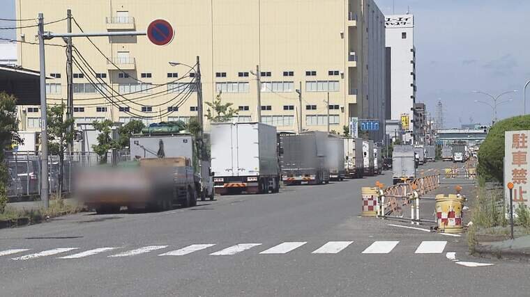 2トンのユニックで積み降ろししました。道路工事 工事現場 看板