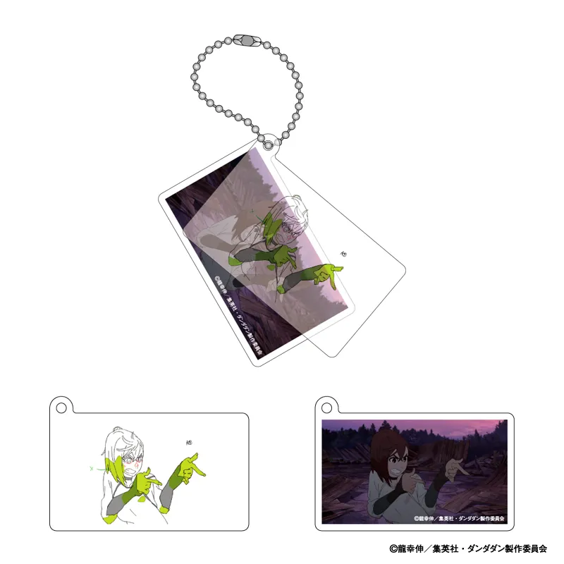 重ねるアクリルキーホルダーモモ