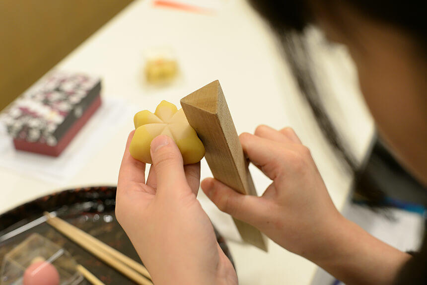 京菓子手づくり体験の様子