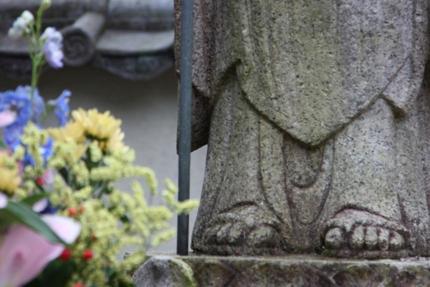 お地蔵さんが歩いて願いを叶えに来てくださる！？