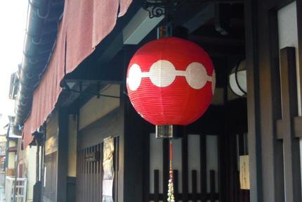 京都の節分④芸舞妓さんが本気の仮装でお座敷に上がる「節分お化け」