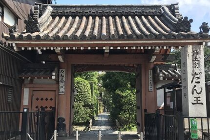 日本最古とされる「招き猫伝説」が残る檀王法林寺