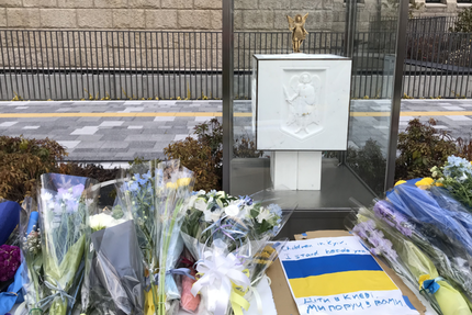 京都市役所前広場の「キエフ友好記念碑」