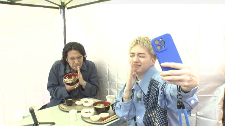 青チーム_場面写真2.png