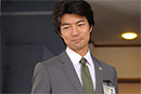 スーツ姿の崇史