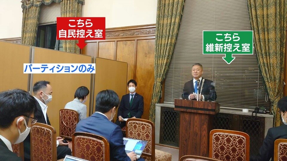 パーテーションの奥は自民控室2.jpg