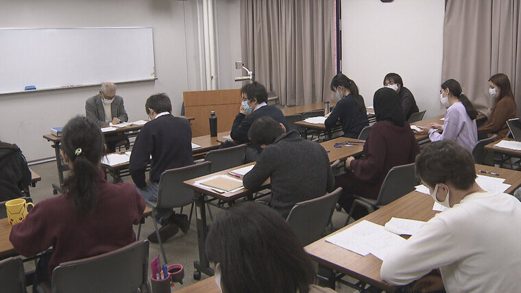 0112学生たちを指導する.jpg